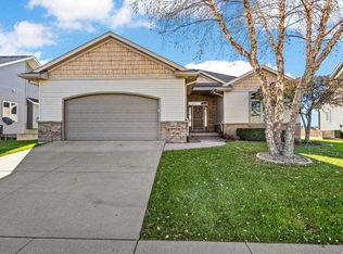 405 E Tartan Dr, North Liberty, IA 52317