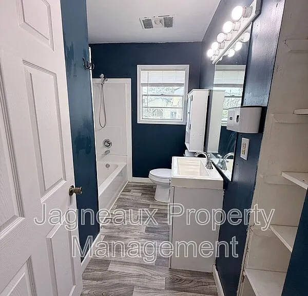 525 Magnolia St — Photo 4