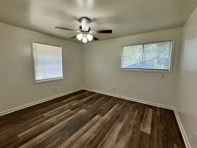 920 Rosewood Dr — Photo 15