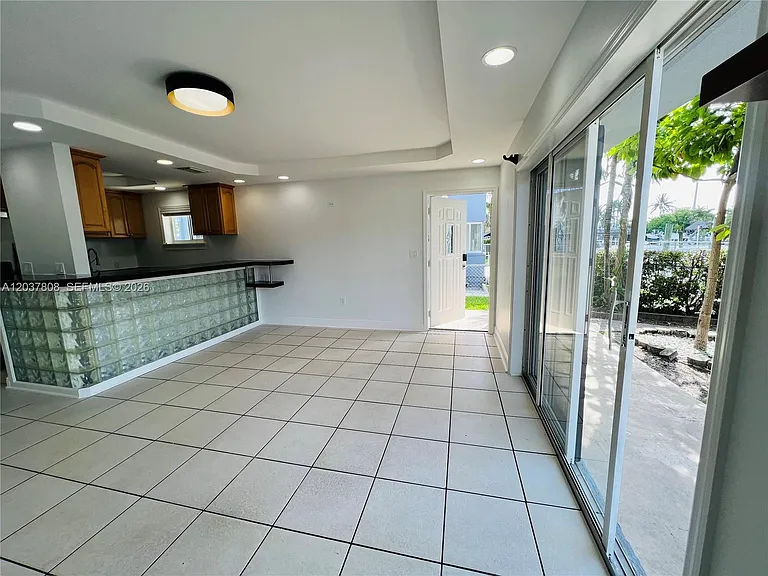 2033 Calais Dr #5 — Photo 12