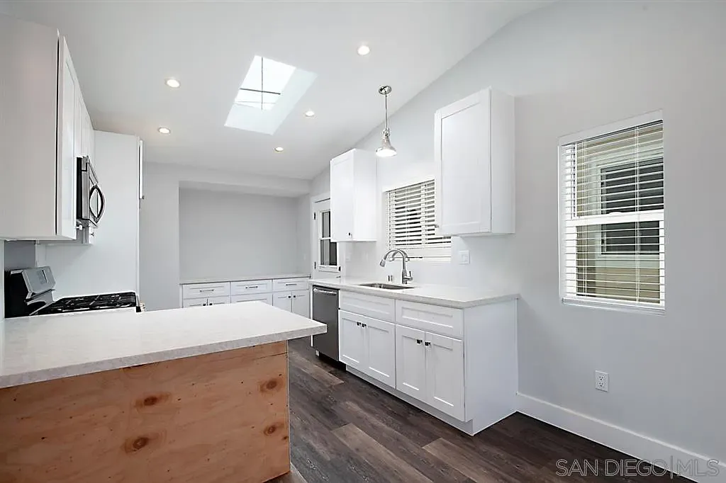 2 bed, 1.0 bath, 900 sqft, $3,200 — Photo 4