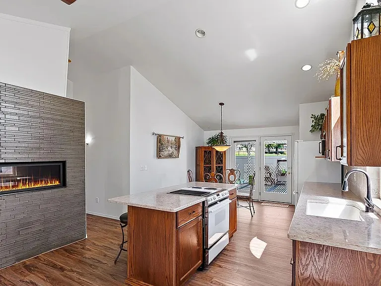 W Yakima Ave — Photo 10