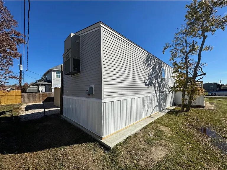 146 Dolphin Hbr N — Photo 13