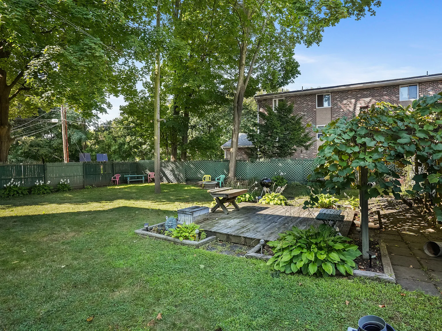 2 bed, 1300 sqft, $1,800 — Photo 4