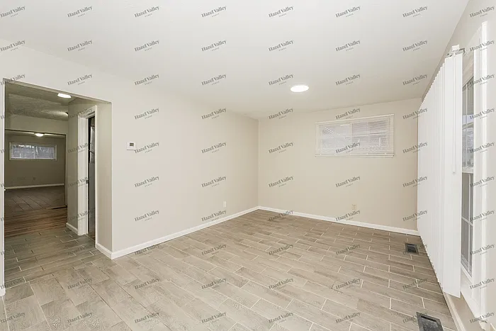 3 bed, 2.0 bath, 1270 sqft, $1,595 — Photo 3