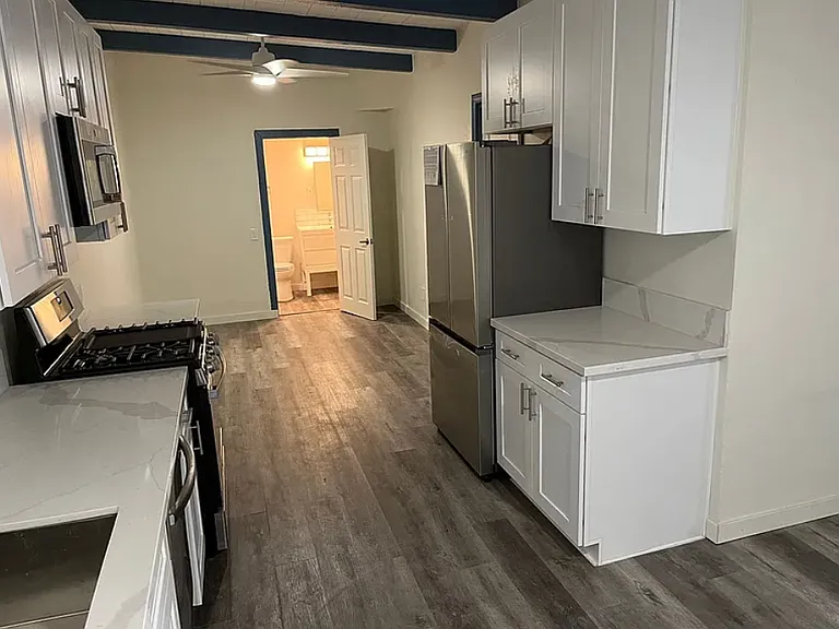 901 Hillcrest Pl #4 — Photo 1