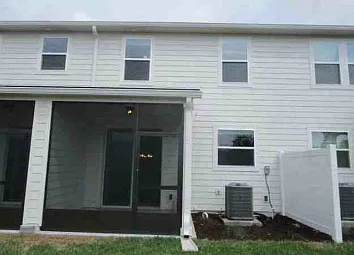 557 Richmond Dr — Photo 8