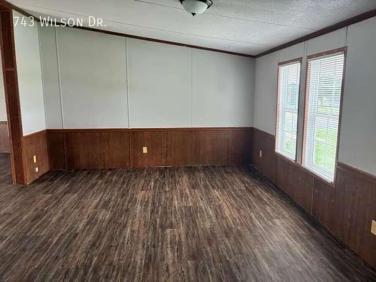 743 E Wilson Dr — Photo 8