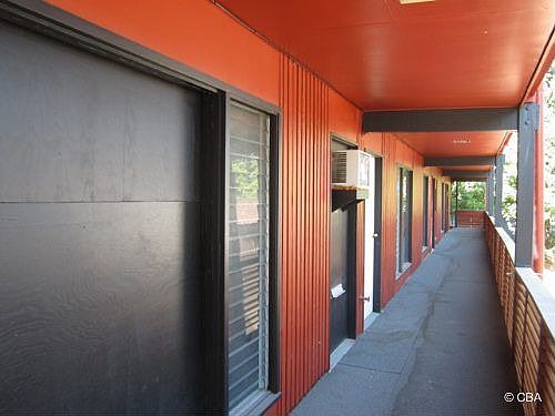 Building Photo 4