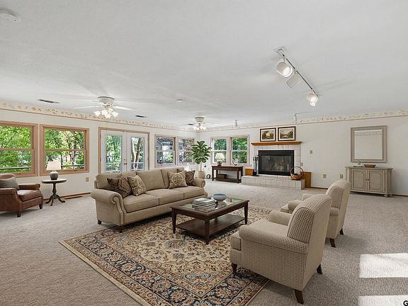 3rd image of 102 Summerall Dr