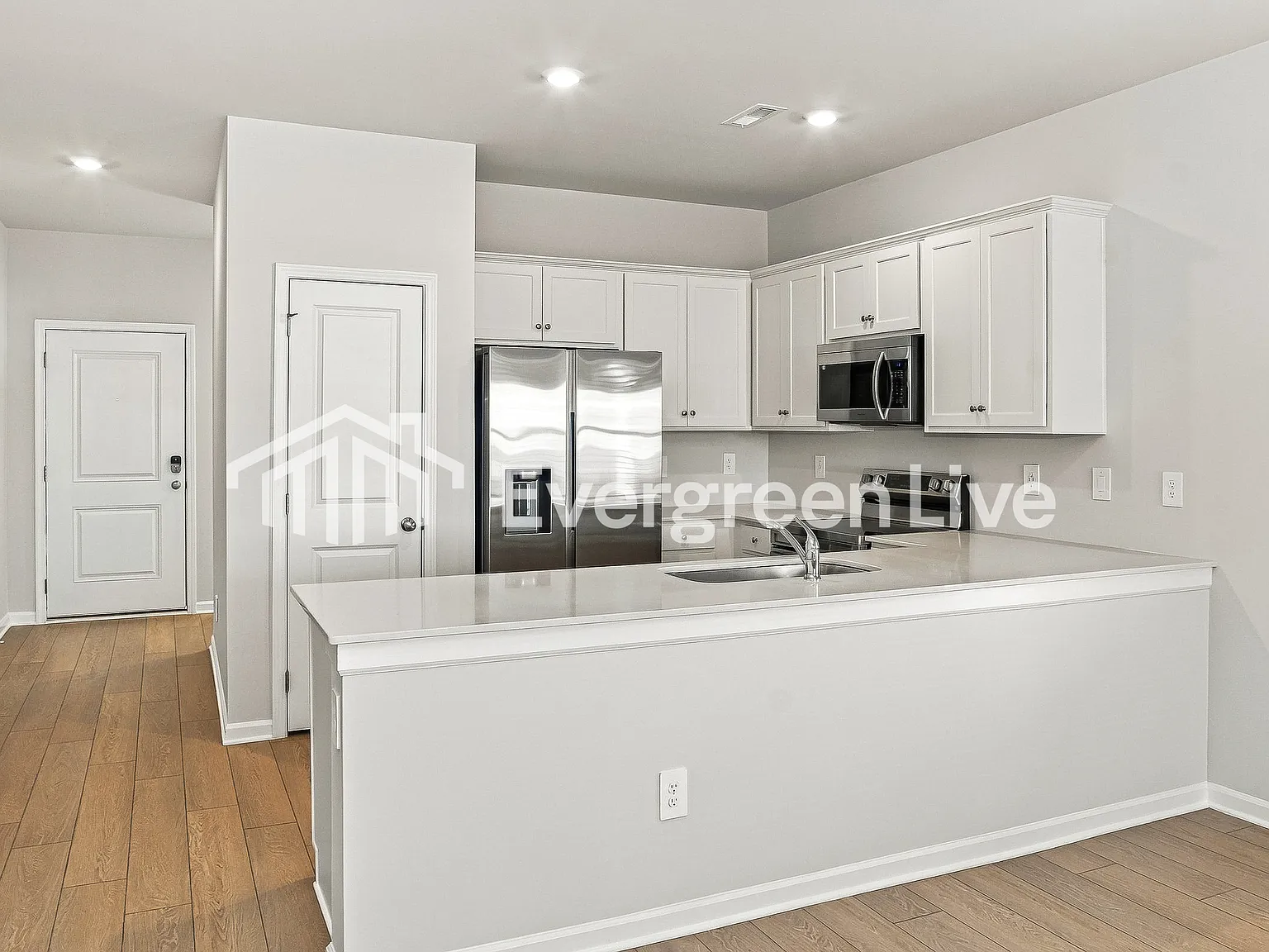 4 bed, 2.5 bath, 1891 sqft, $1,795 — Photo 4