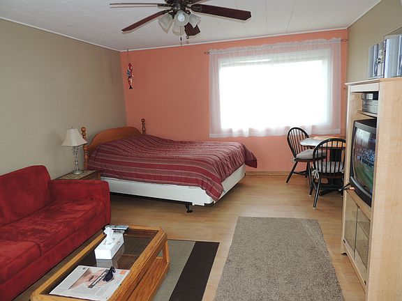 living room/ bedroom