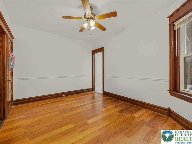 626 N 11th St — Photo 17