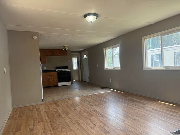 2nd image of 2564 Jackson St #8/9