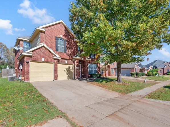 424 Persimmon Dr, Grand Prairie, TX 75052