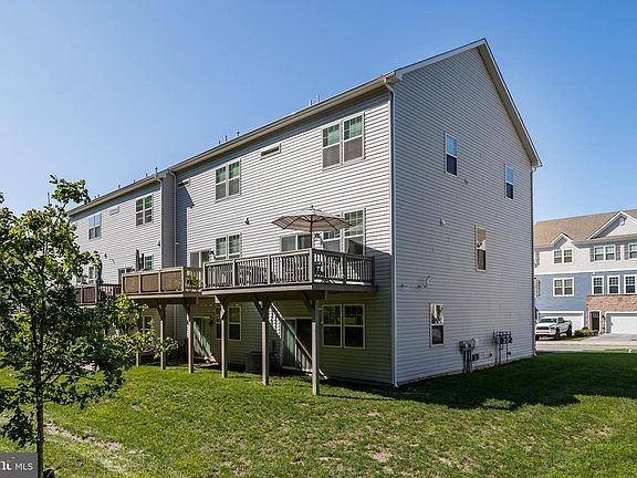 3rd image of 316 Dawson Pl