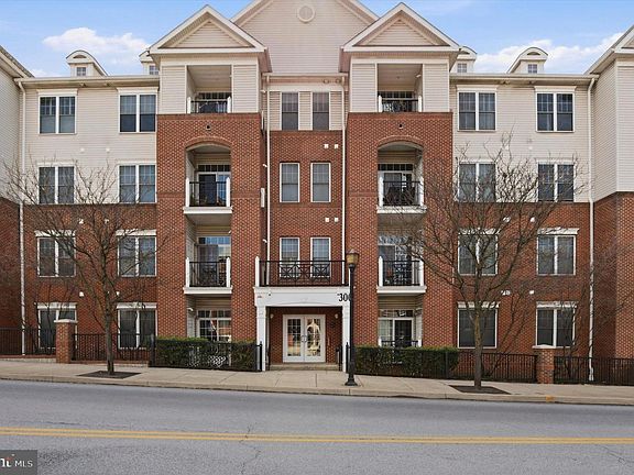 3rd image of 300 W Elm St Suite 2236
