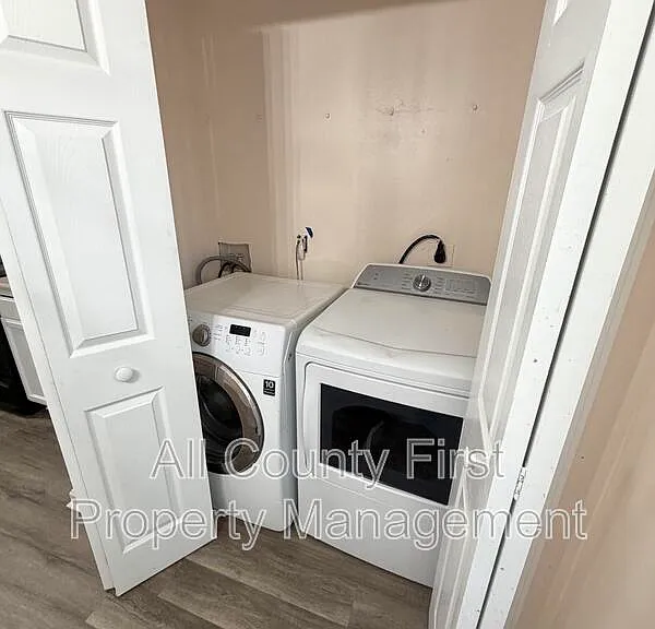 3335 Crestview Ct — Photo 5