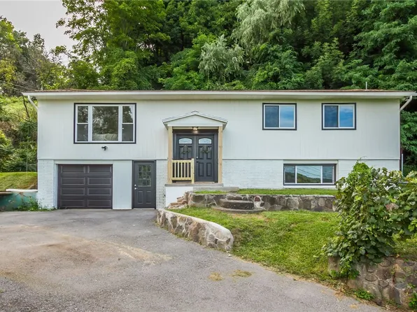 303 Victor Rd, Fairport, NY 14450