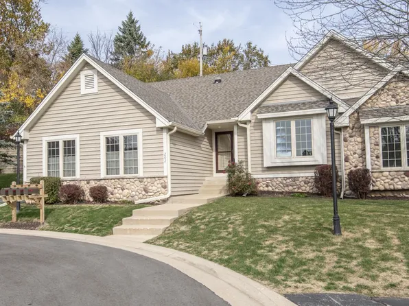 202 Endfield CIRCLE #20, Waukesha, WI 53186