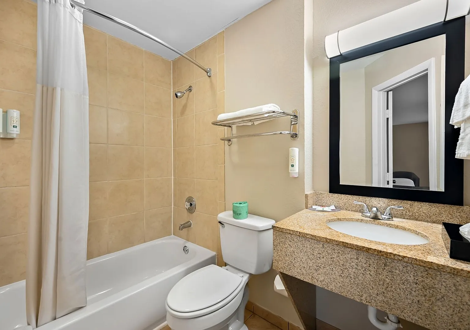 Quality Inn Fort Myers Extended Stay Hotel — Photo 2