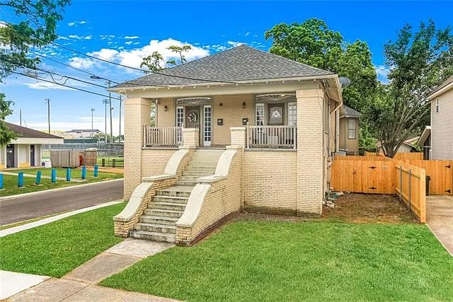 3 bed, 2.0 bath, 1289 sqft, $1,900 — Photo 1