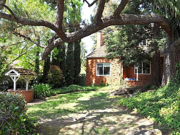 3rd image of 4784 Beacon Hill Dr