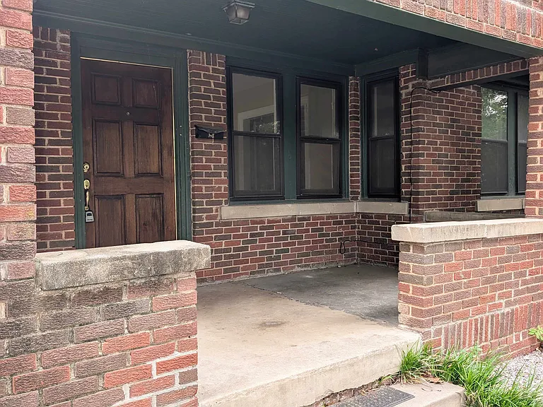 2207 NW 19th St — Photo 2
