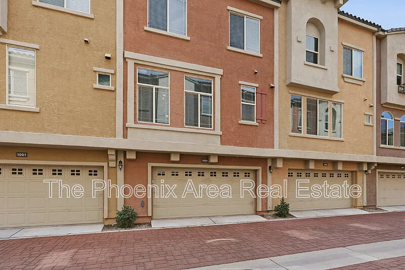 2 bed, 2.5 bath, 1095 sqft, $1,950 — Photo 2