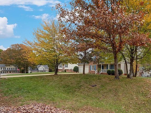 4th image of 408 Ashton Cir