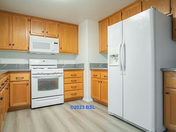 5th image of 422 Parkman Ave