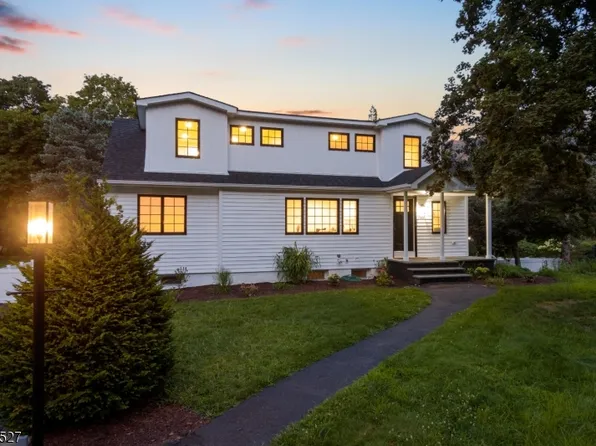 25 Butternut Ave, Midland Park Boro, NJ 07432