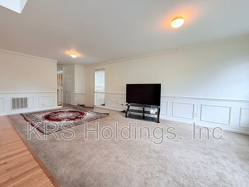 4 bed, 2.5 bath, 3430 sqft, $2,495 — Photo 2