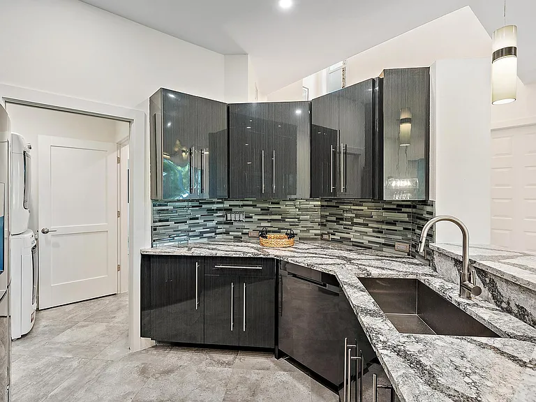 503 Resort Ln — Photo 11