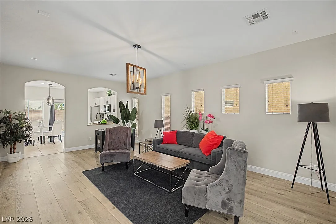 4 bed, 3.0 bath, 2102 sqft, $2,700 — Photo 3