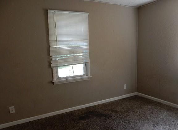 5th image of 588 Glorose Dr