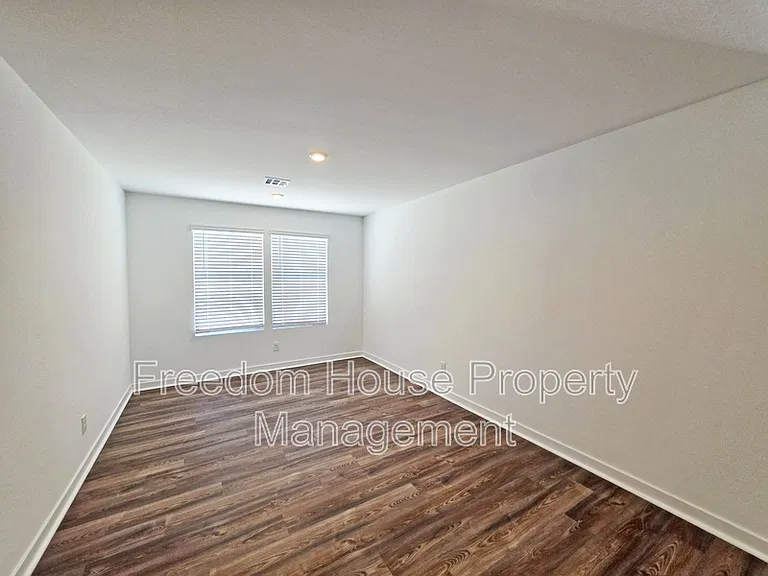 660 E Huyana Wind Dr — Photo 35