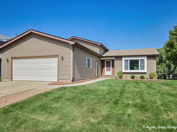 4014 W Prestwick St, McHenry, IL 60050