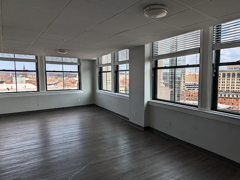 Park Plaza — Photo 19