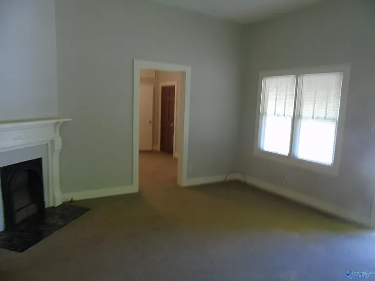 517 Oshaughnessy Ave NE — Photo 4