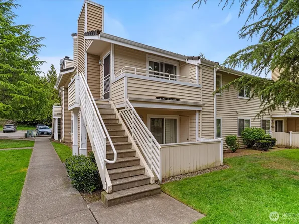 21303 52nd Avenue W #C-214, Mountlake Terrace, WA 98043