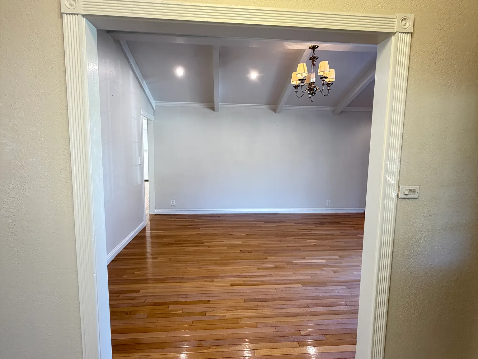 5 bed, 4.5 bath, 3036 sqft, $8,450 — Photo 3