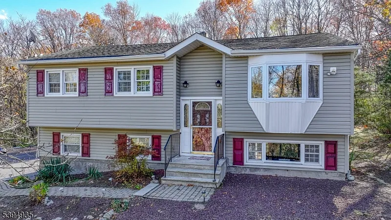 27 Courtland Dr photo 1