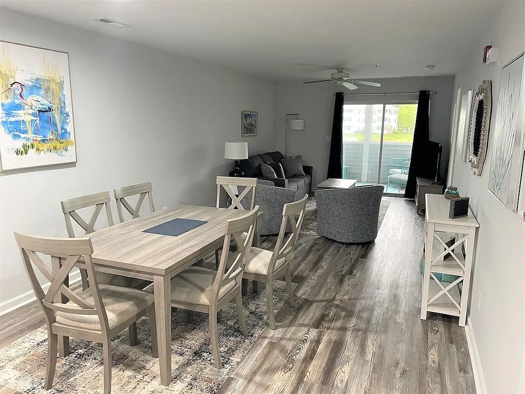 2 bed, 1050 sqft, $1,800 — Photo 2