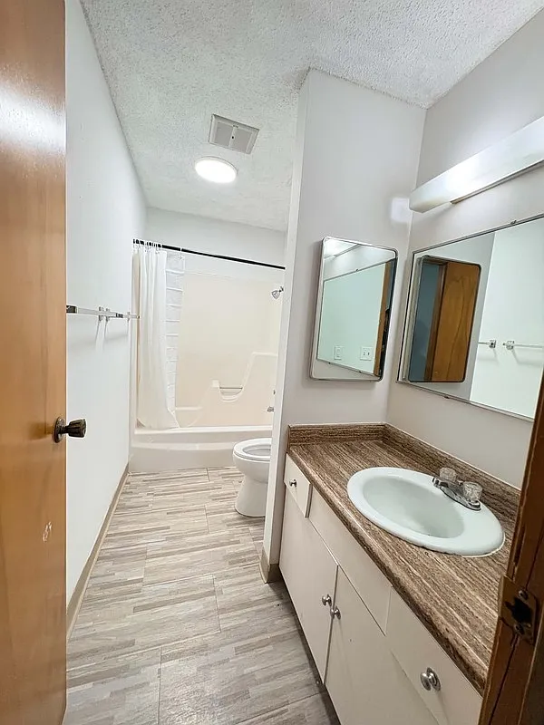 2 bed, 1.5 bath, $900 — Photo 2