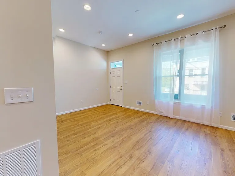 6703 Lyric St — Photo 3