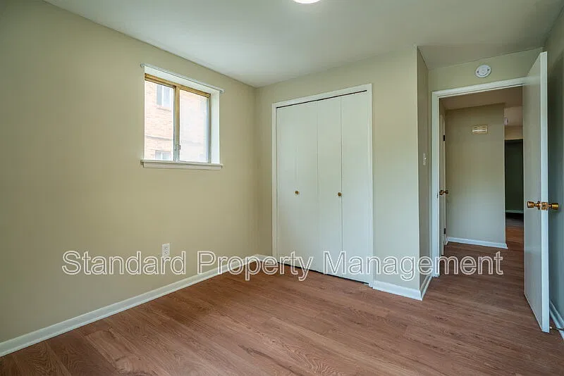 2 bed, 1.0 bath, $1,095 — Photo 3