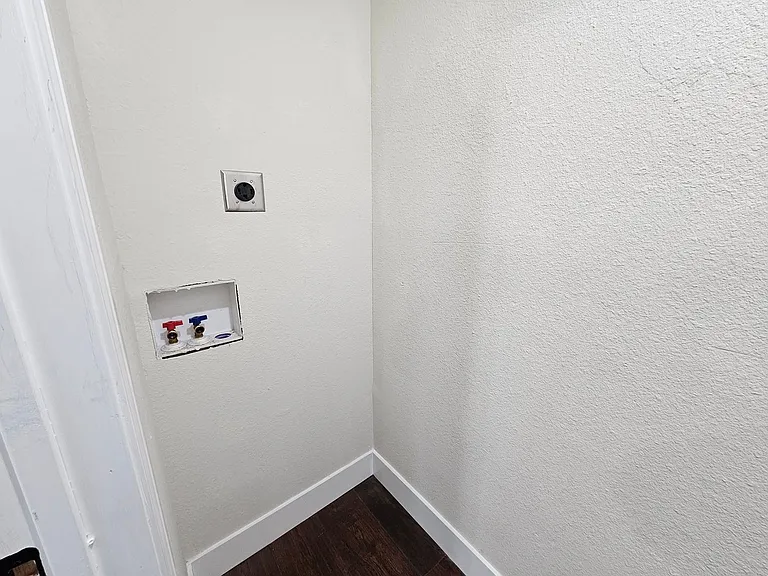 213 N Hampton Rd — Photo 8