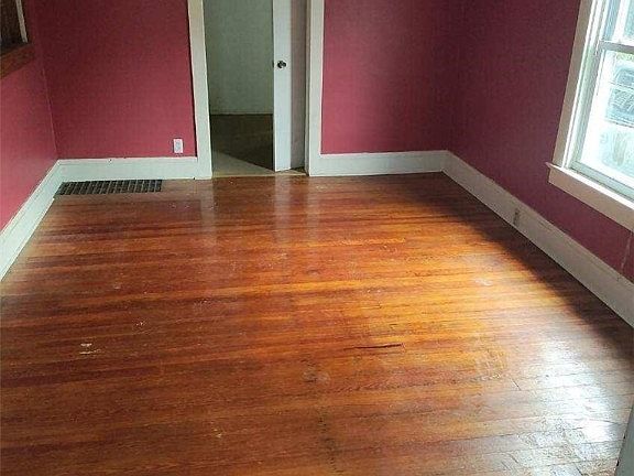 3rd image of 178 Woodland St