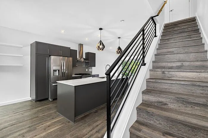 3819 S Cloverdale St — Photo 20